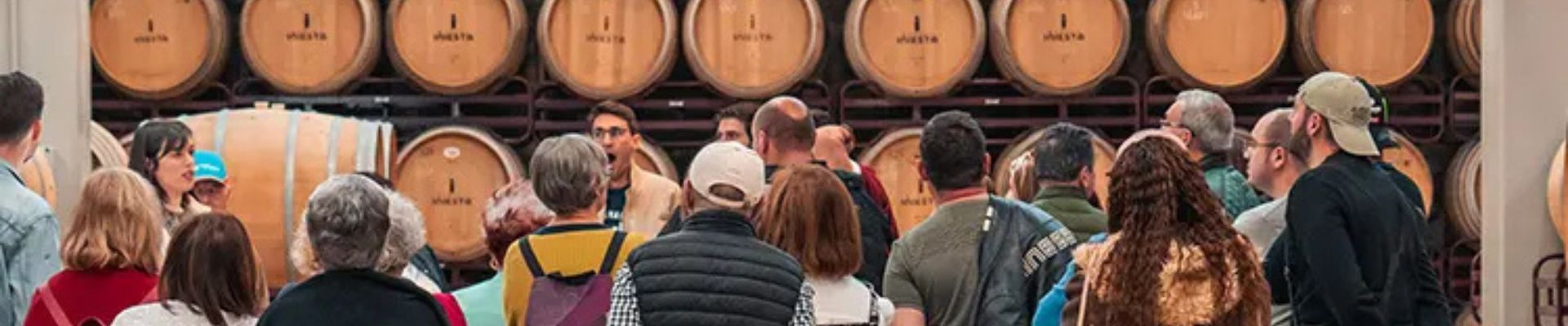 Visita con cata de vinos + Acceso al salón de Andrés Iniesta